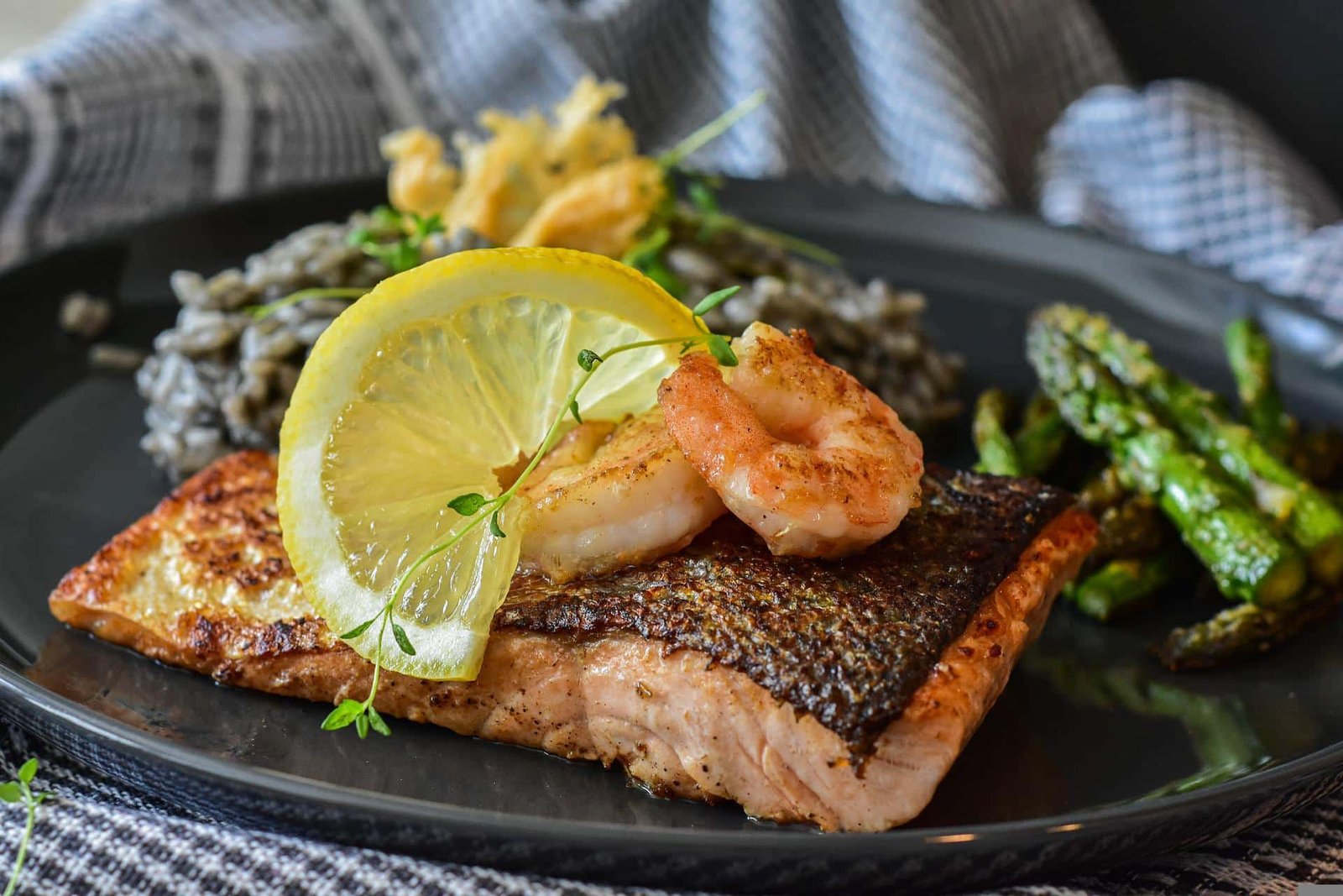 Receita de Peixe: Filé de Salmão na Manteiga com ervas 