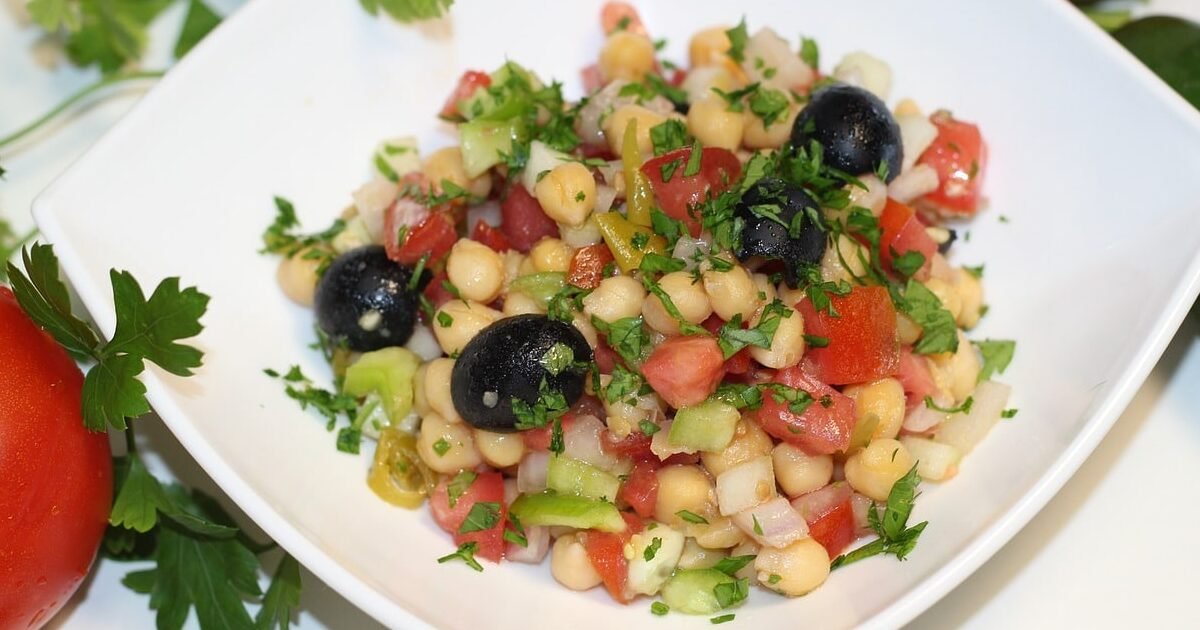 Saladas: Salada de Grão de Bico com Bacalhau 